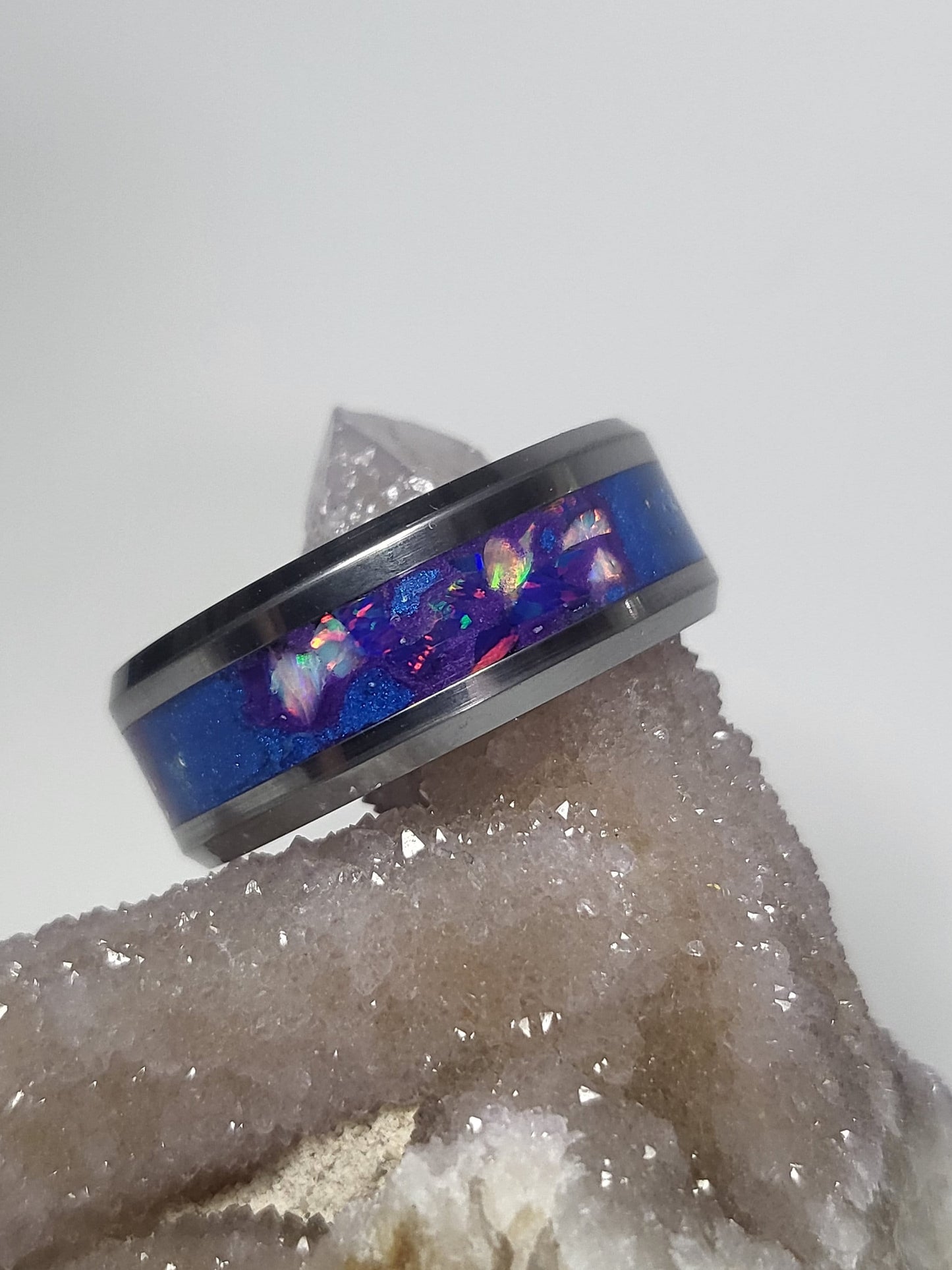 Tungsten Ring White & Cyan Opal UV Glow Powder
