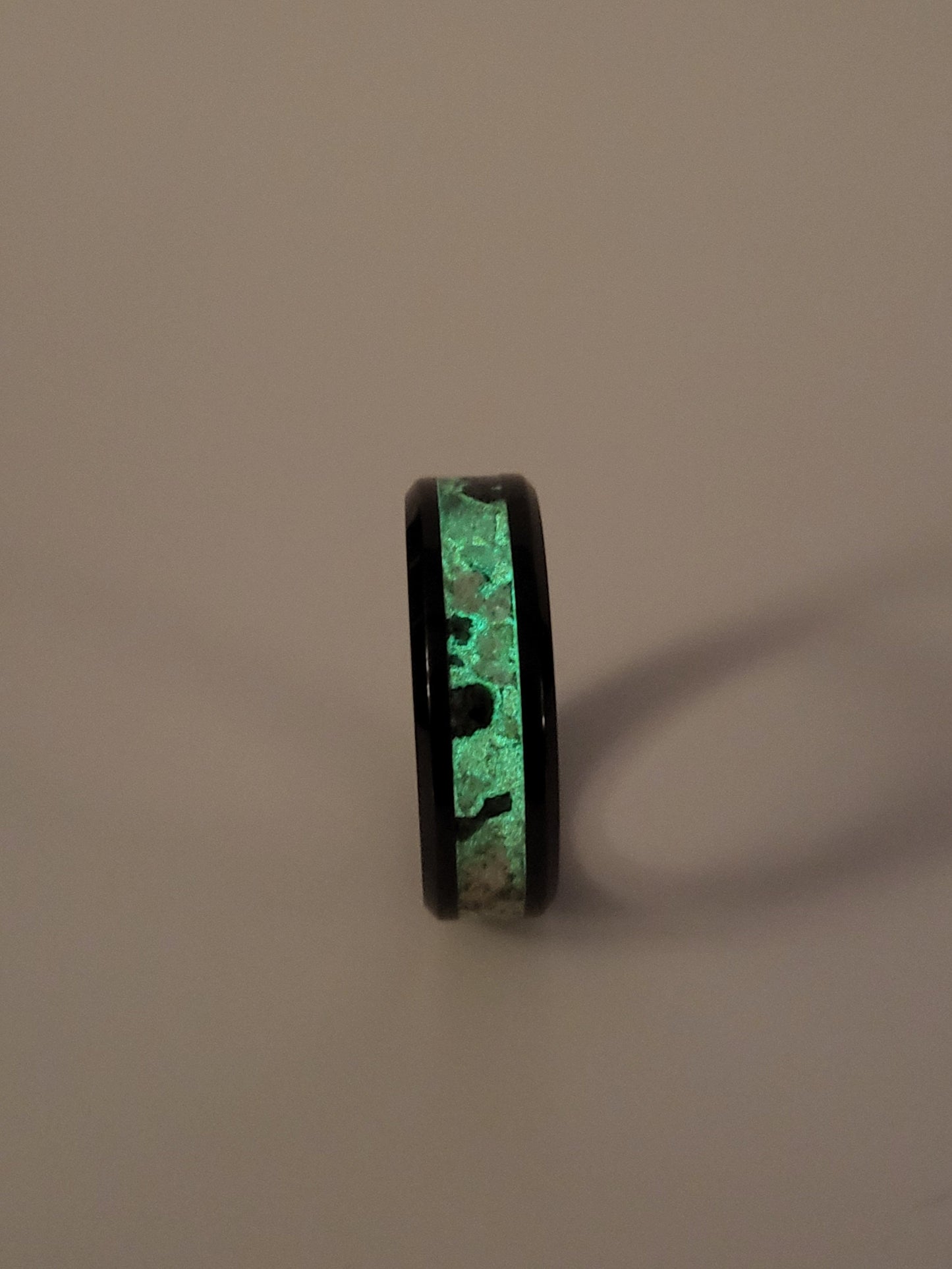 Black Ceramic Quartz Malachite Ring UV Glow Powder