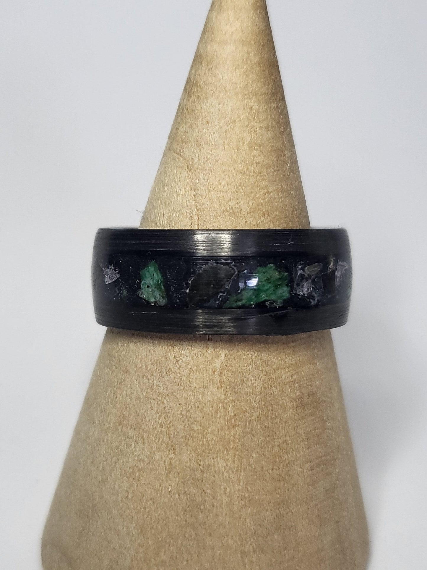 Carbon Fiber Ring Malachite, Quartz, Amethyst UV Glow Powder