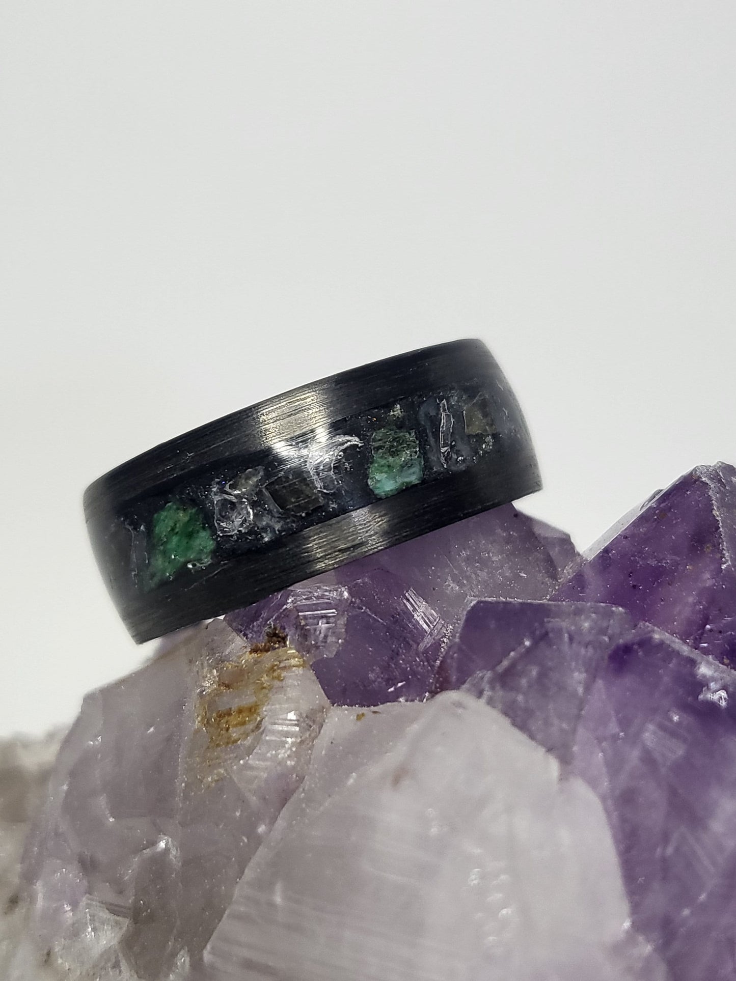 Carbon Fiber Ring Malachite, Quartz, Amethyst UV Glow Powder